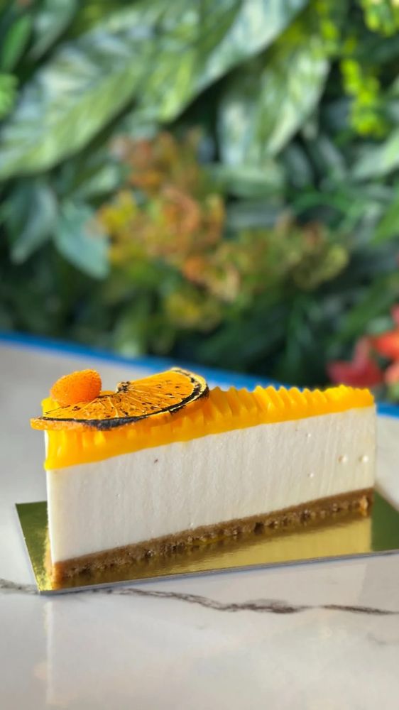 Portakallı mousse cheesecake dilimi